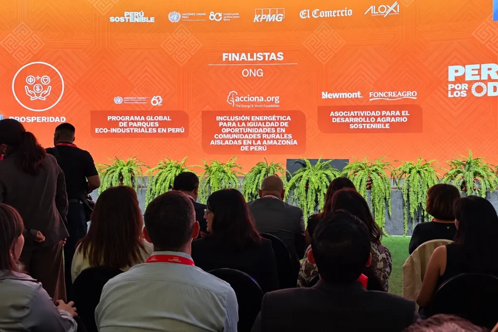 Carmen Julia García y Natalia Cortés, de PEI Perú, en la Cumbre Perú Sostenible 2026